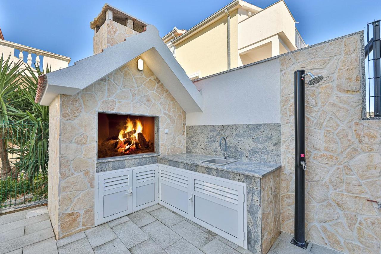 Luxury Apartment Pia With Swimming Pool And Grill Trogir Exterior foto